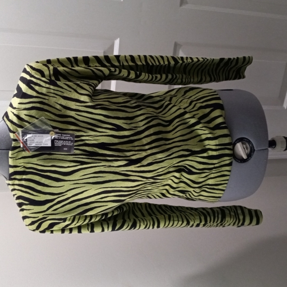 NWT City Silk Sz Small, Silk Lizard Black Sweater, Button Front. - Picture 7 of 8